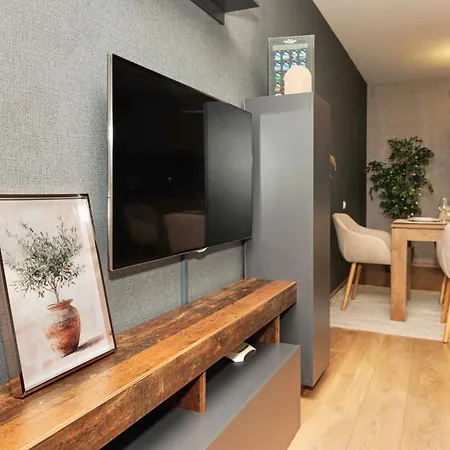 Center With Parking Appartement *