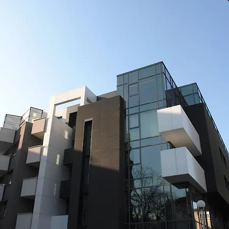 Center With Parking